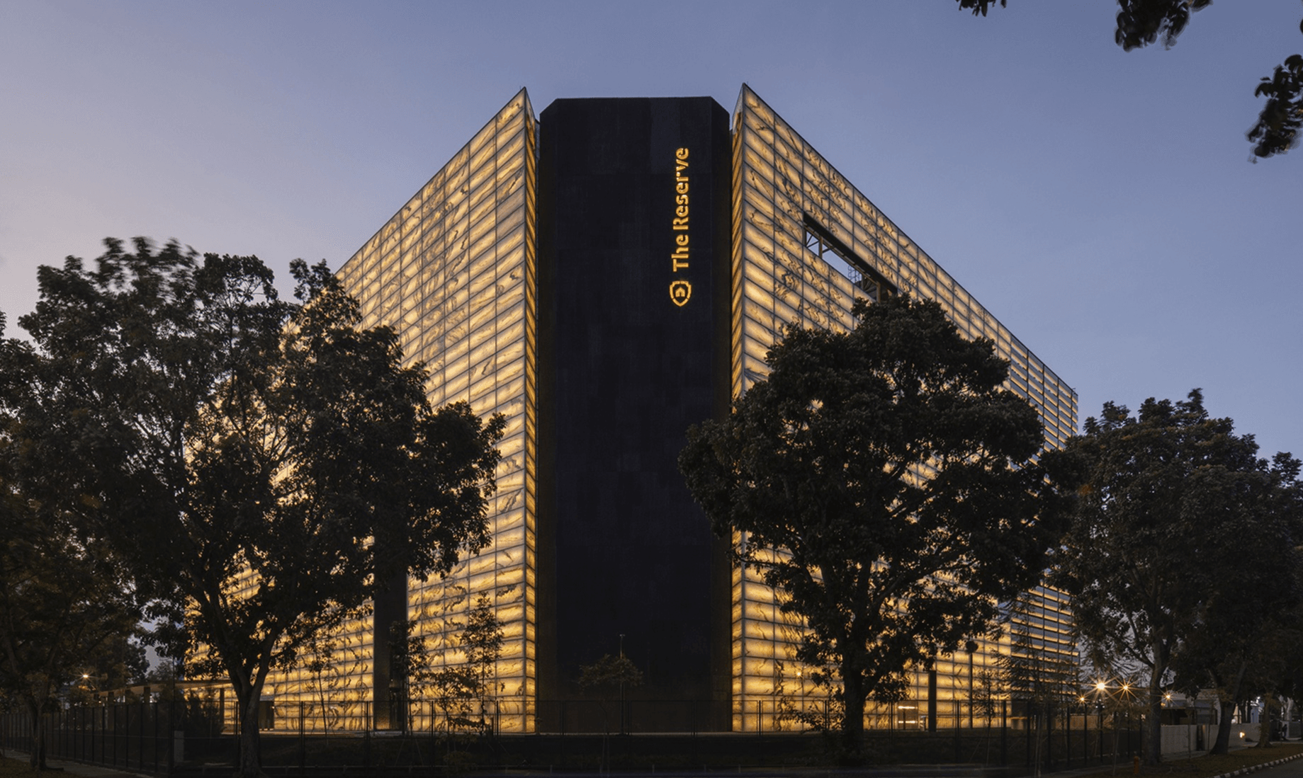 Innenansicht des Hochsicherheits-Edelmetalllagers „The Reserve“ von Silver Bullion in Singapur